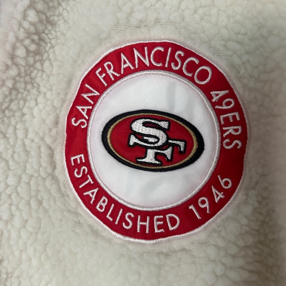 Tommy Hilfiger Red and Cream Sherpa 49ers Pullover - Picture 3 of 7